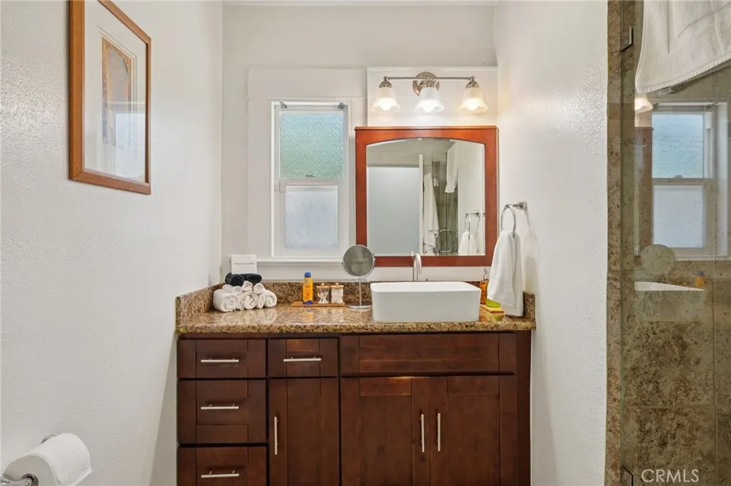 2025 W Vernon Avenue, Los Angeles, California 90062 home-pic-15